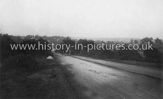 High Road, Looking towards Loughton, Buckhurst Hill, Essex. c.1918